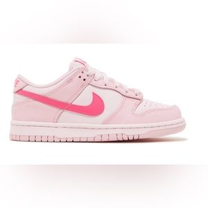 Nike Dunks Low pink/white (Barbie pink)women’s size 8/8.5 gently used Barbiecore